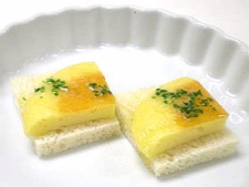 「しっとりチーズたまご」のバタートースト