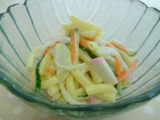 「萬楽蒲鉾」とマカロニのサラダ